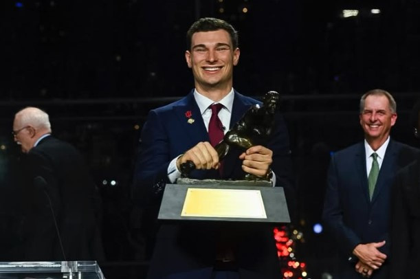 Fernando Mendoza, American football player with Cuban roots and reader of Marco Aurelio