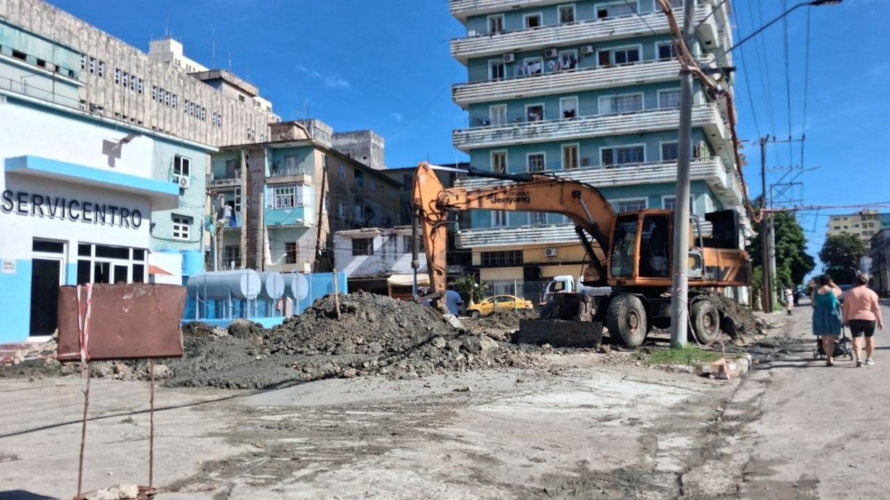 La Habana huele a gasolina y a aguas albañales