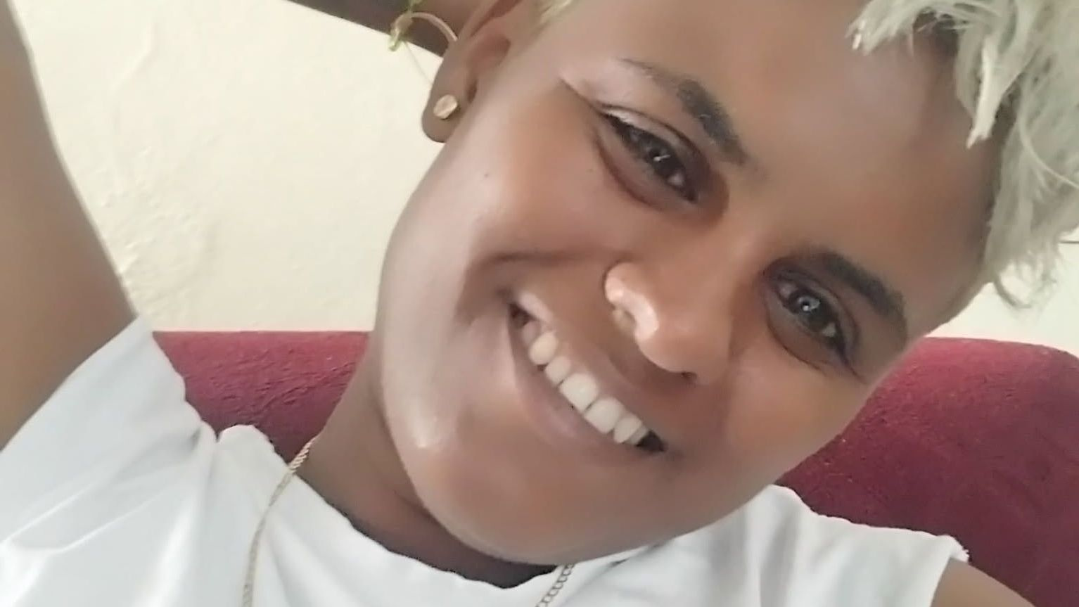 “Me metieron para el carro de policía de cabeza”, denuncia Yunaykis Linares tras ser detenida en La Habana