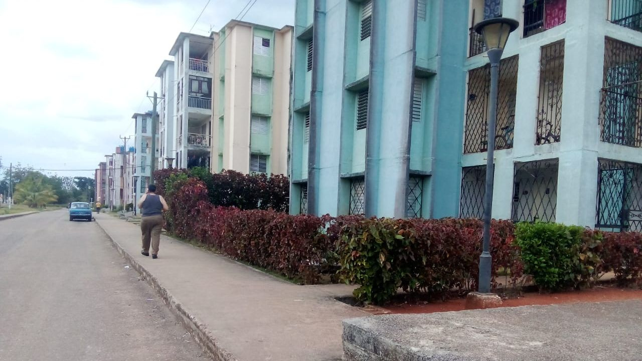 En apagón casi permanente, el Reparto de los Médicos sufre asaltos en las calles y robos en los edificios