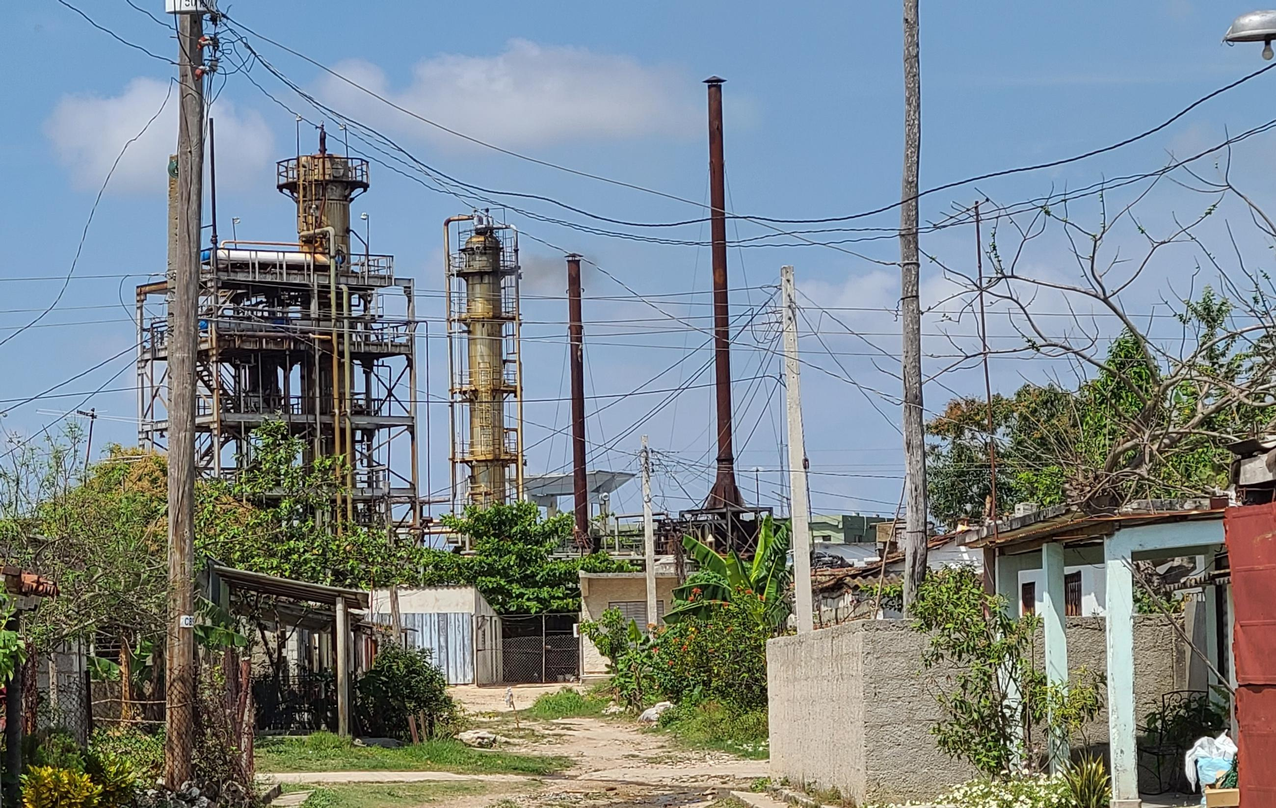 Cuba debe cerrar sus viejas CTE y sus refinerías: "La caña de azúcar es la energía del futuro"
