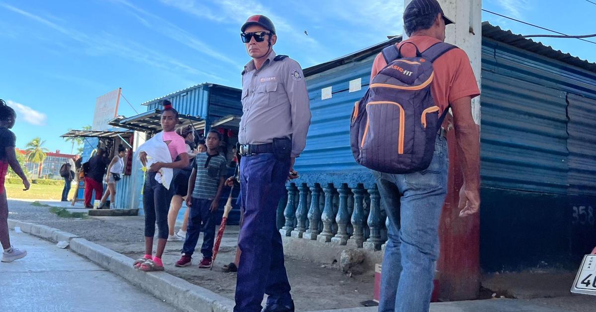 Reportaje: La 'candonga' de 100 y Boyeros se repliega ante la razia ...