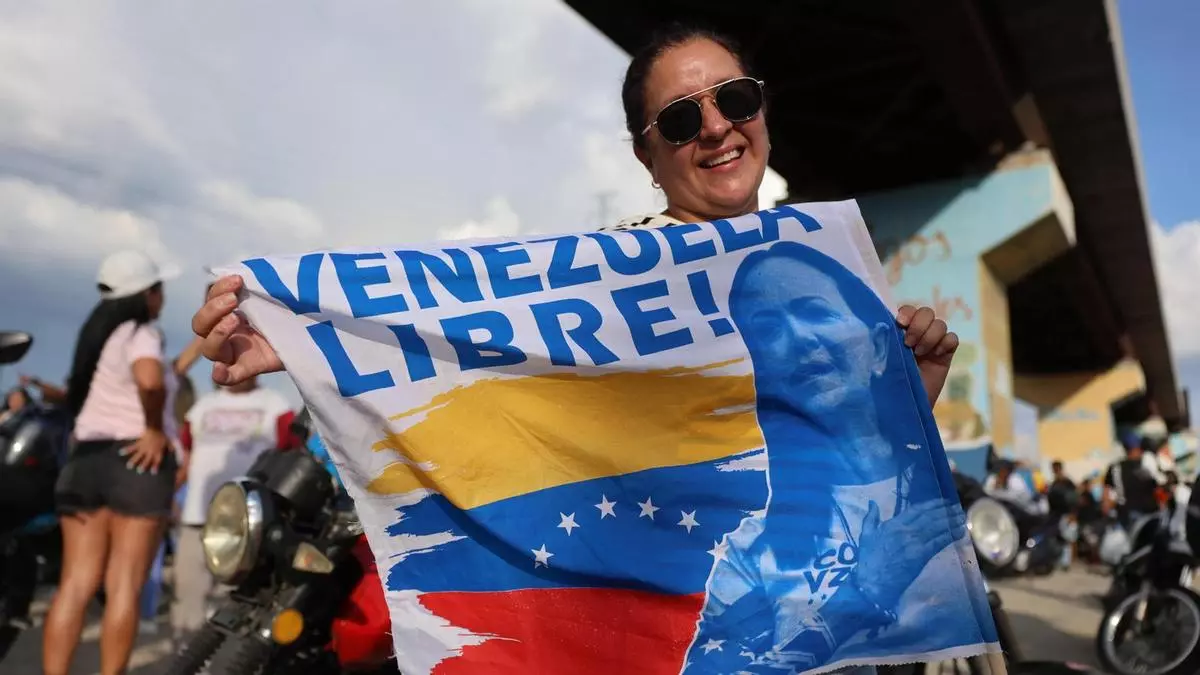Opinión: La multitud en Caracas, el silencio en La Habana