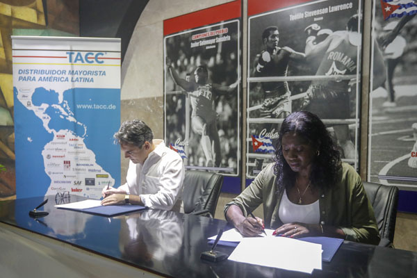 El baloncesto cubano firma su primer acuerdo de patrocinio con una empresa extranjera