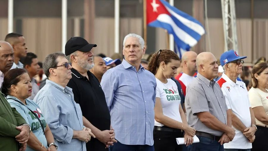 Díaz-Canel y la cúpula del régimen cubano participan en una marcha “antiimperialista” con escasa asistencia