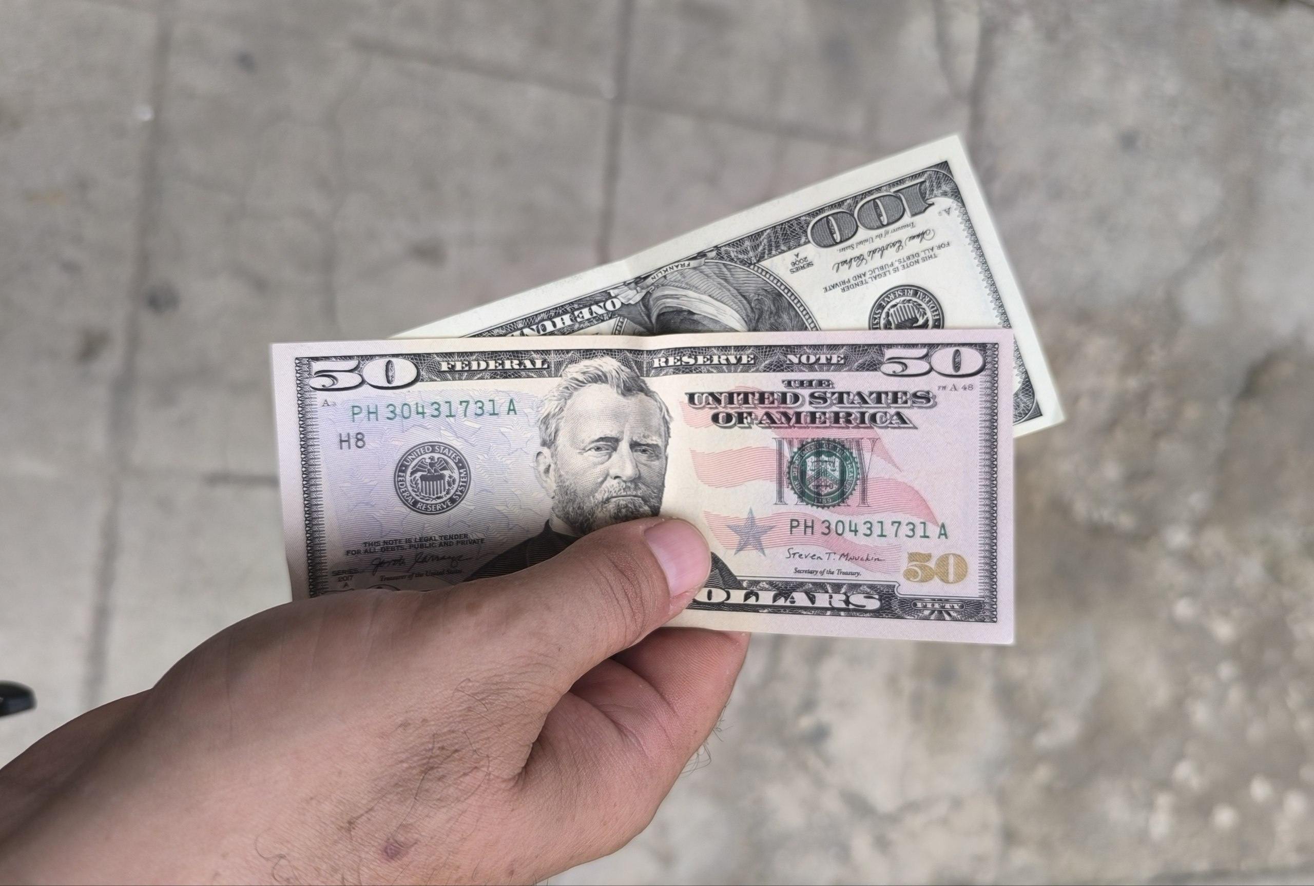 El dólar alcanza el récord de 600 pesos cubanos en el mercado informal de divisas