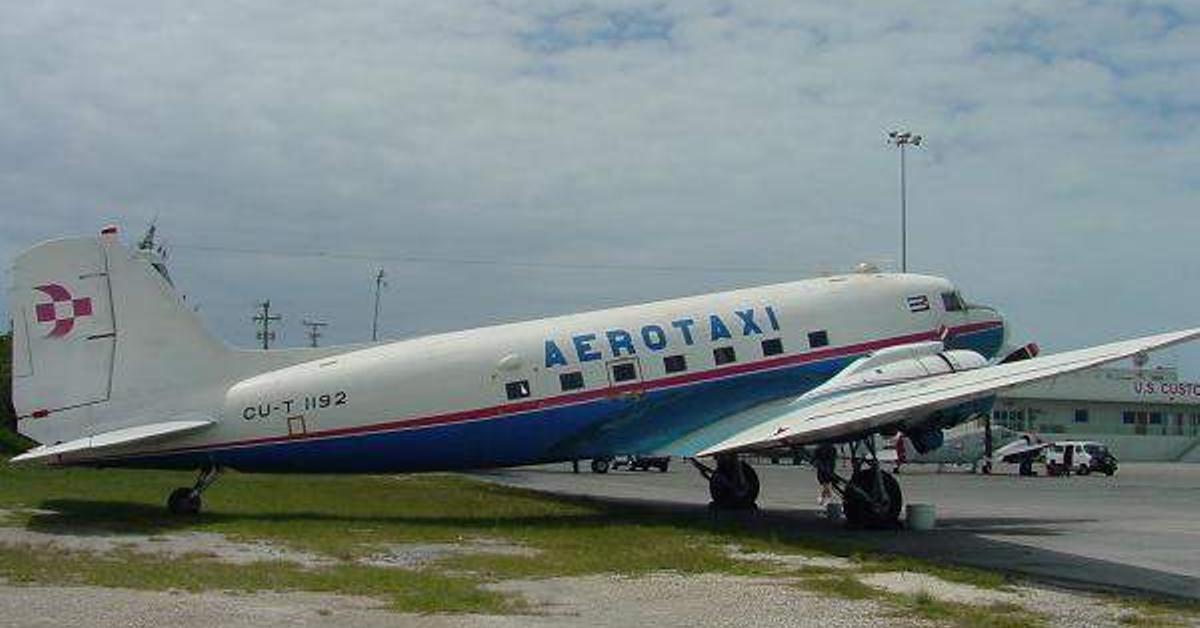 Juez ordena liberar a cubano que secuestró avión; impacto en ley de inmigración