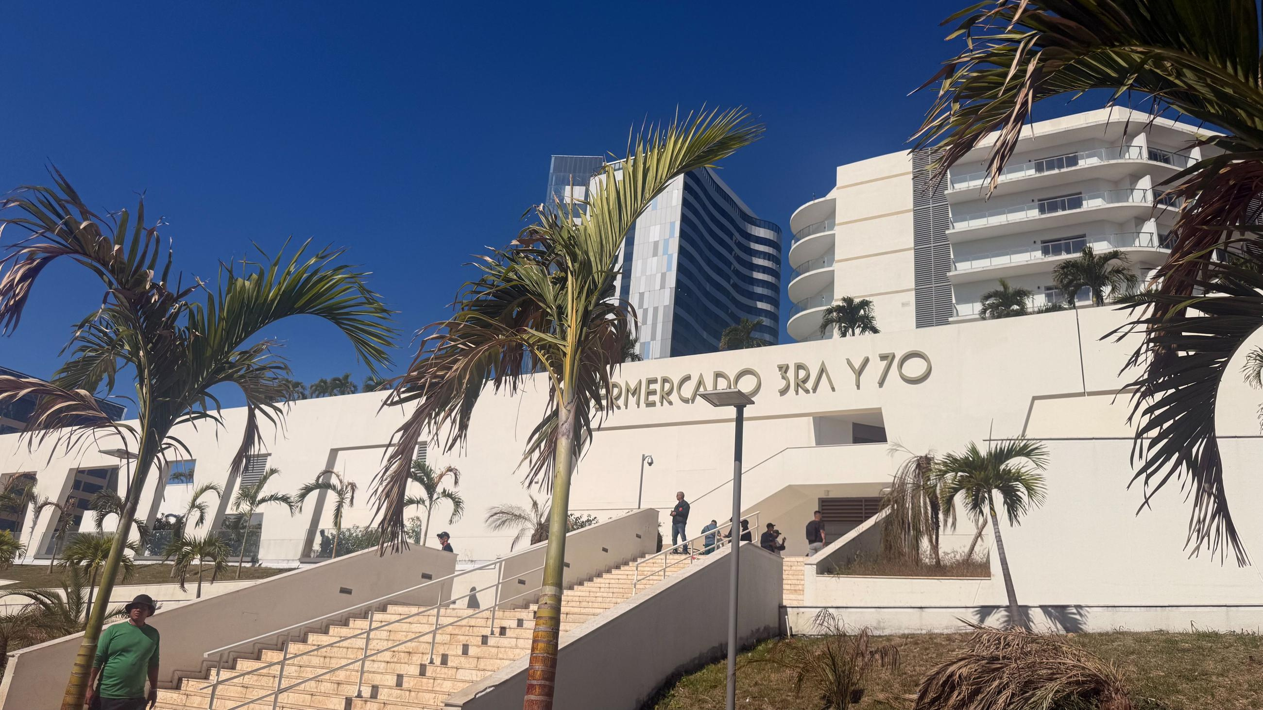 El Supermercado 3ra y 70 de La Habana, emblema de la dolarización, medio vacío y con precios impagables