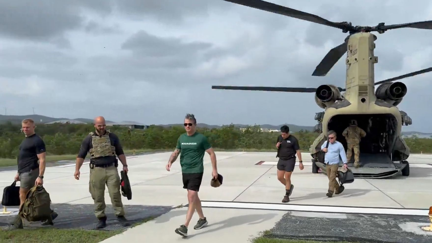 Desde Guantánamo, el jefe del Pentágono advierte que EE UU está preparado para “cualquier eventualidad” en Cuba