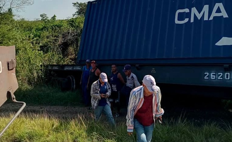 El tren que descarriló en Camagüey llevaba contenedores supuestamente varados en Jamaica