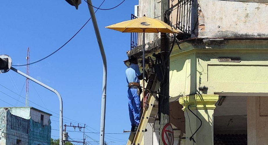 Having the Internet at home in Cuba is a privilege and a permanent source of dislikes