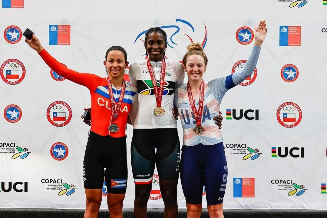 La ciclista de pista cubana Marlies Mejías, a la que el Estado retiró el apoyo, gana una medalla de plata