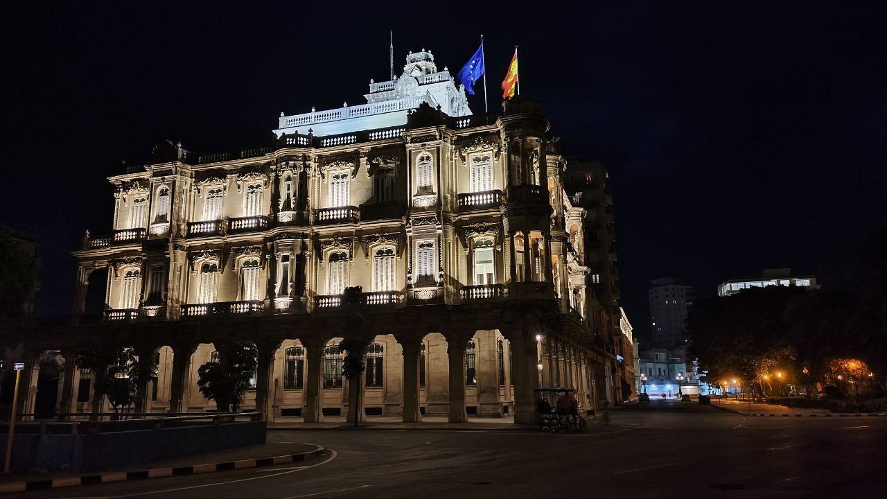 Un informe pide a España que rompa con la "cleptocracia" cubana