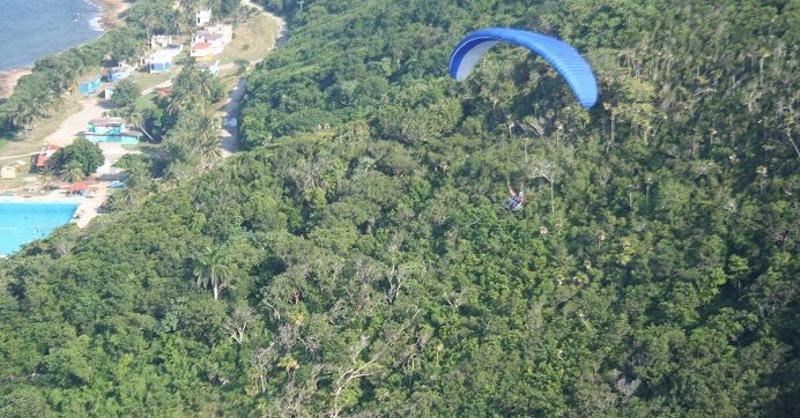 Un niño de 12 años muere en Isla de la Juventud durante un vuelo en parapente