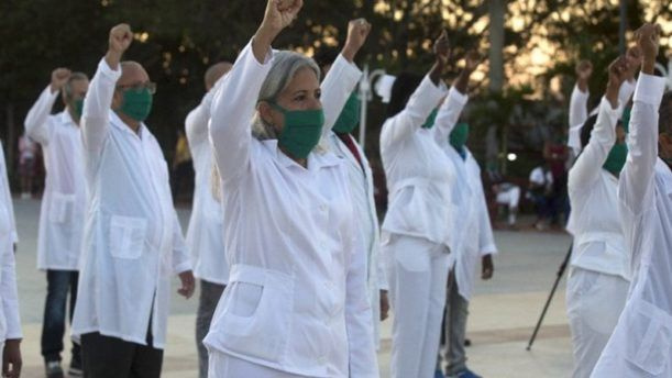 Cardiología, ultrasonidos obstétricos, odontología: la medicina privada desafía las prohibiciones en Cuba