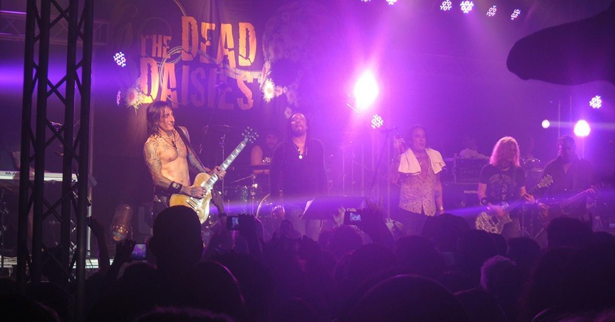 Deshojar la margarita en el Maxim Rock