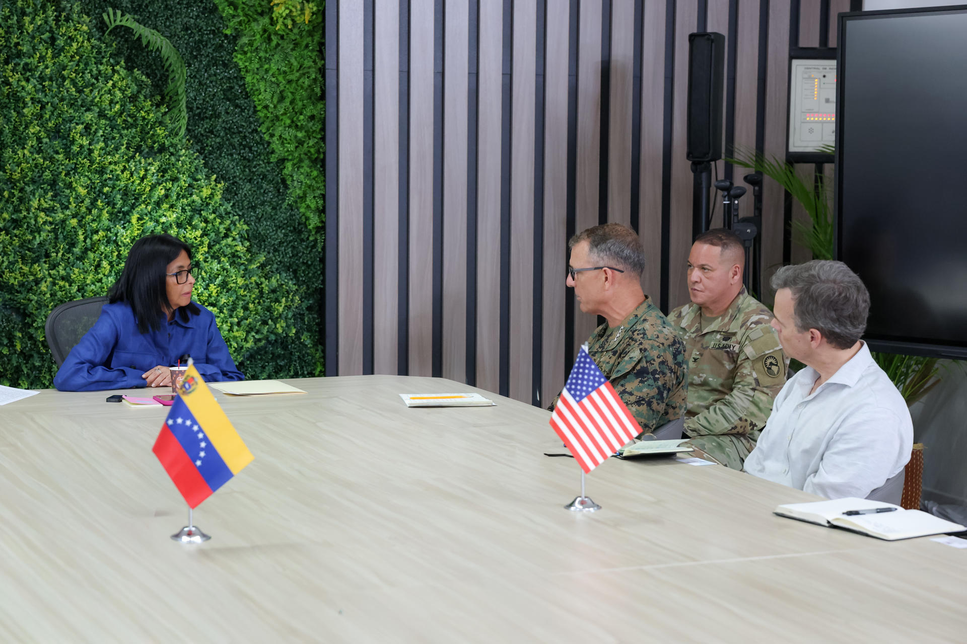 Centenares de víctimas de los terremotos están siendo enterradas sin identificar