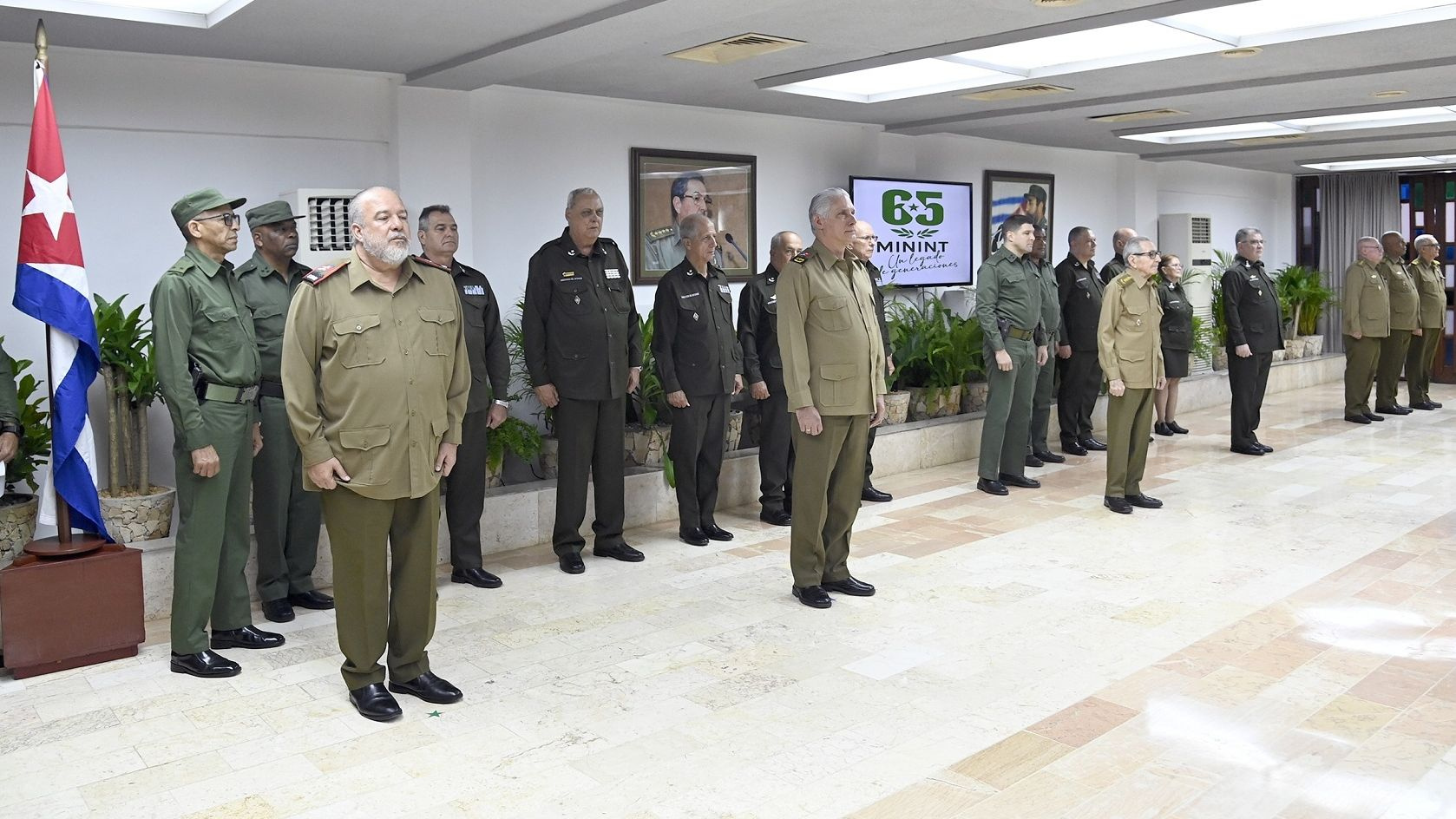 En presencia de Raúl Castro y Díaz-Canel, el régimen premia a los oficiales de su aparato de seguridad