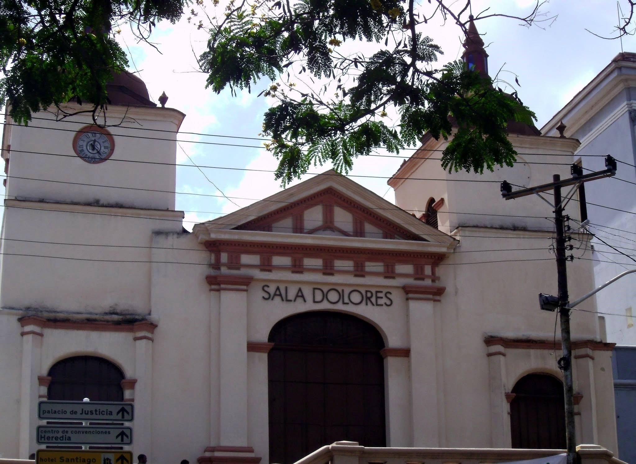 Los trabajadores de una sala de conciertos de Santiago de Cuba llevan más de dos meses sin salario
