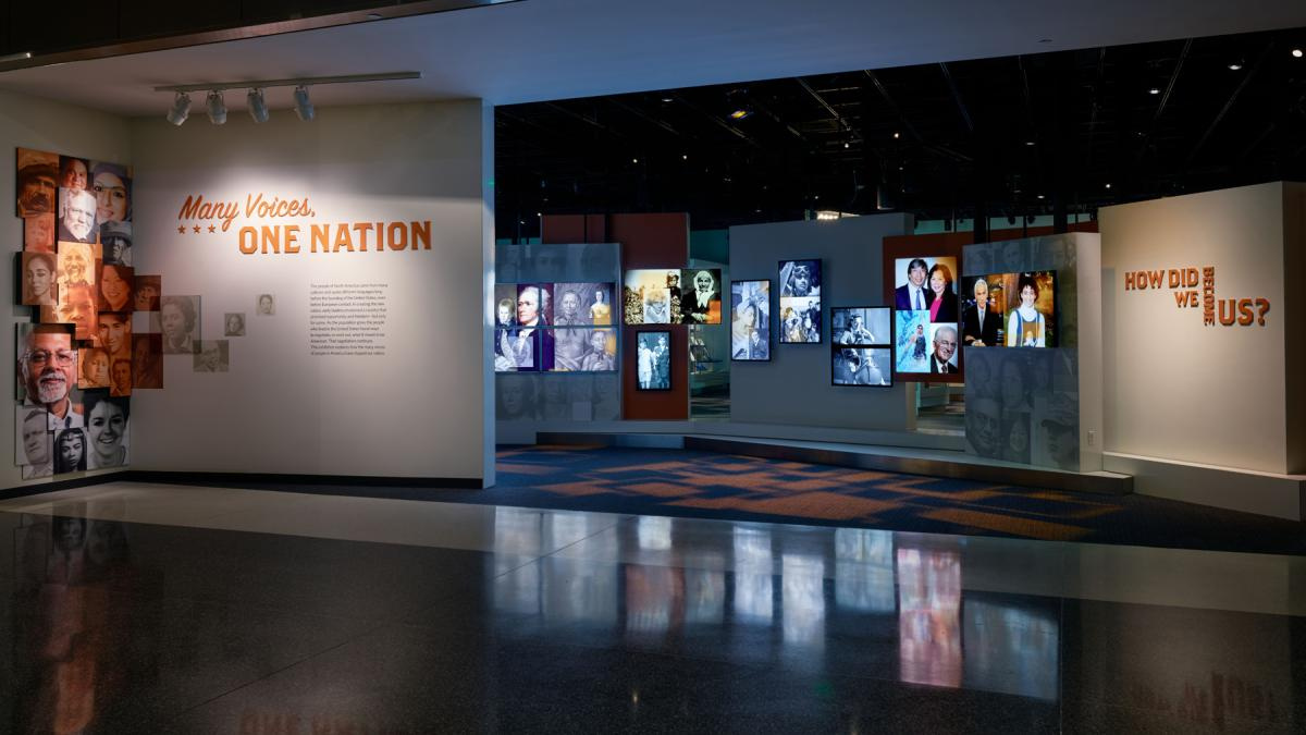 Una exposición reivindica en Miami a los inmigrantes como esencia de Estados Unidos