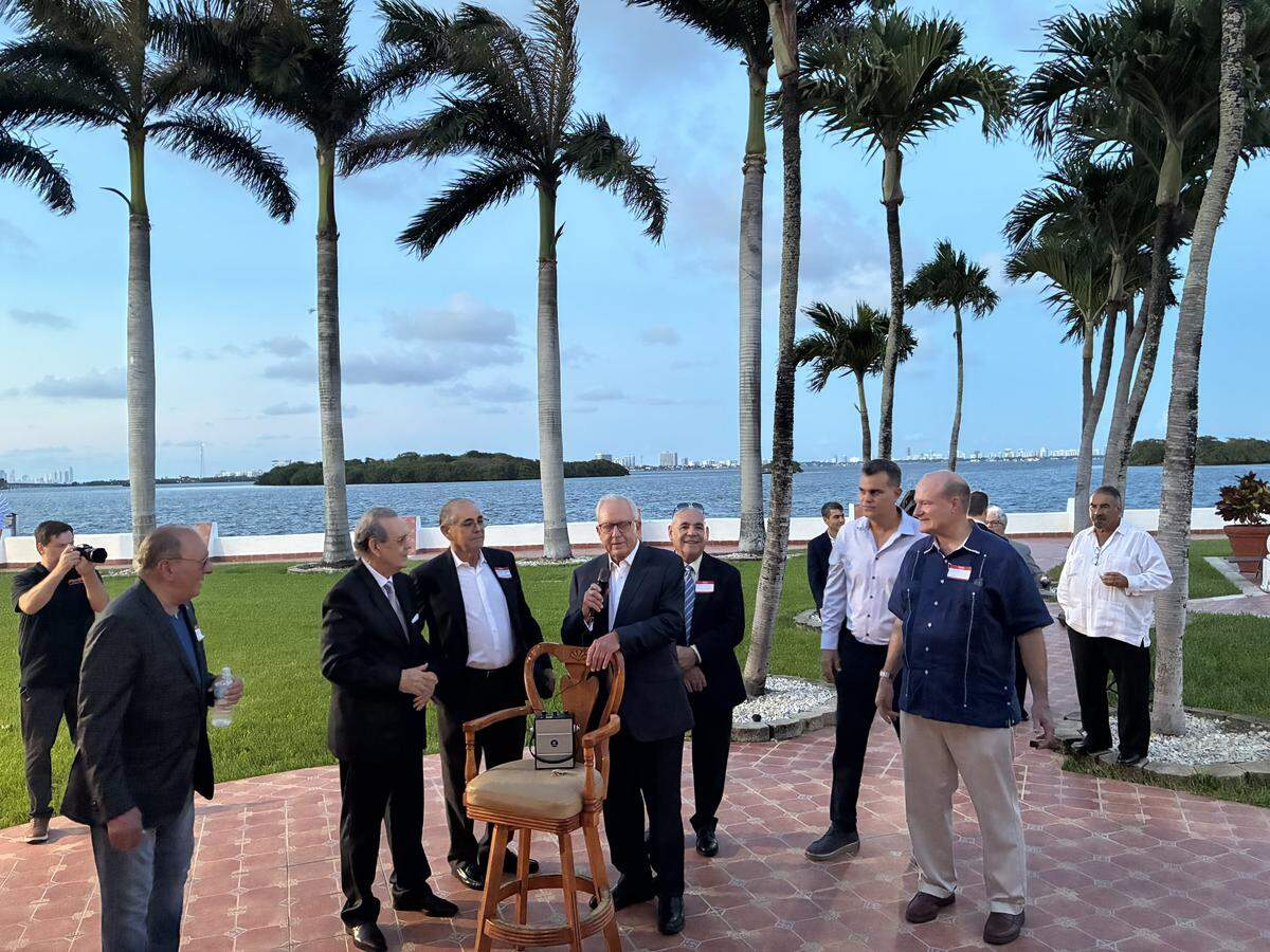 Exiliados en EE UU crean una cámara de comercio para invertir en Cuba cuando sea libre