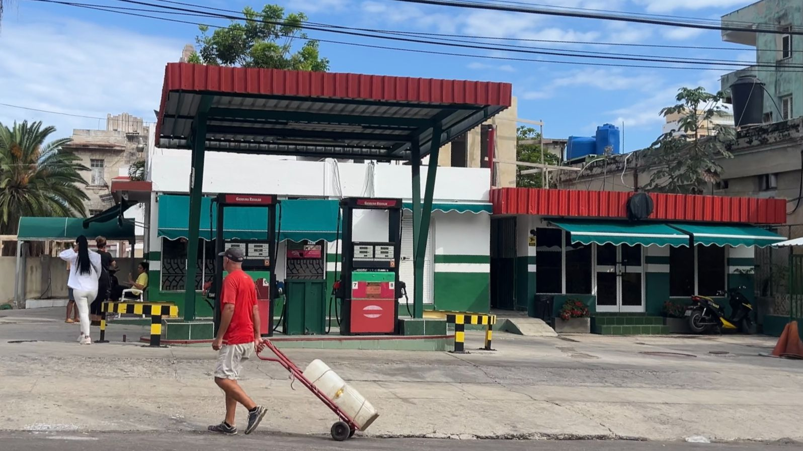Entran en vigor los nuevos precios con la aplicación Ticket, pero no hay gasolina para los particulares