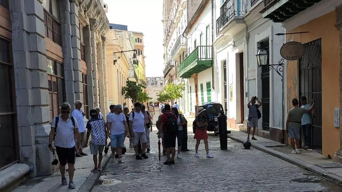 Los turistas canadienses y rusos abandonan en masa el destino Cuba
