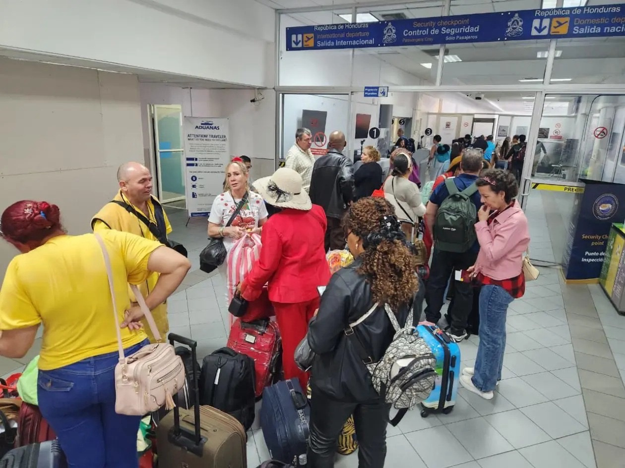 Entre acusaciones de espionaje y gastos millonarios, 172 médicos cubanos abandonan Honduras