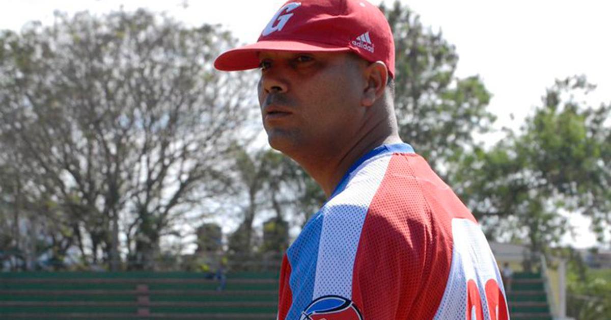 Abandonan Cuba el entrenador de picheo Ciro Silvino Licea y otros tres ...
