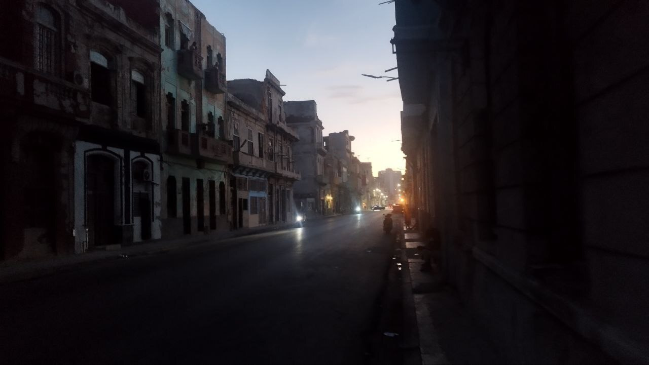 El apagón y la escasez, armas de dominación social y control político en Cuba