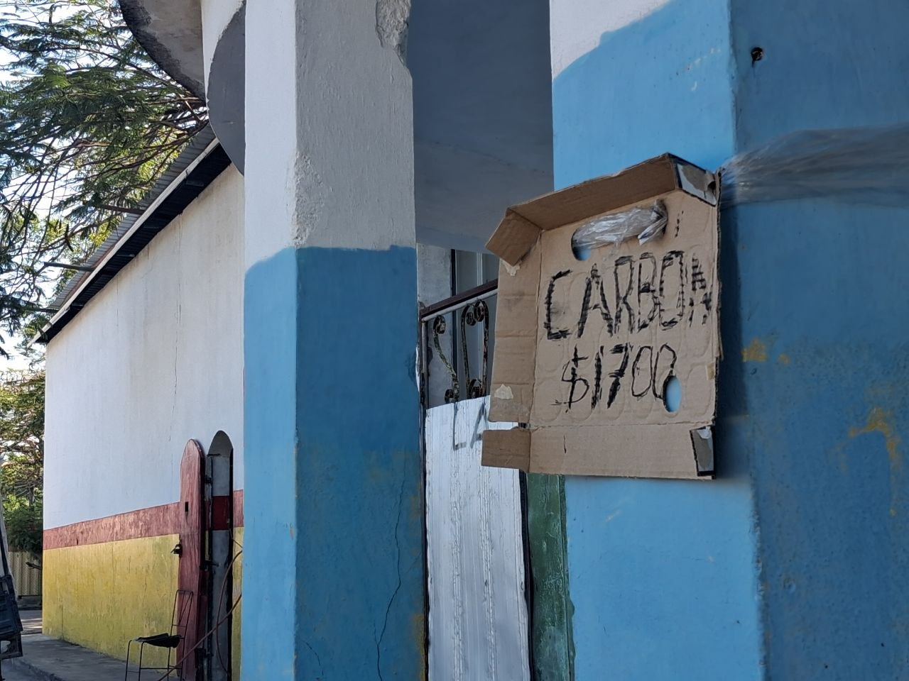 Donde falta la gasolina, llega el carbón