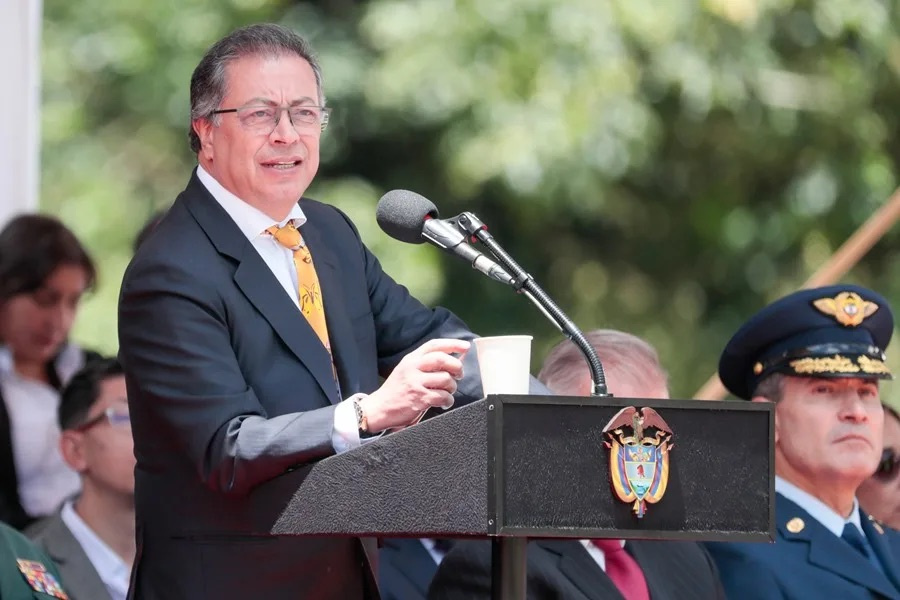 Una congresista del partido de Petro ordena su "suspensión provisional" como presidente