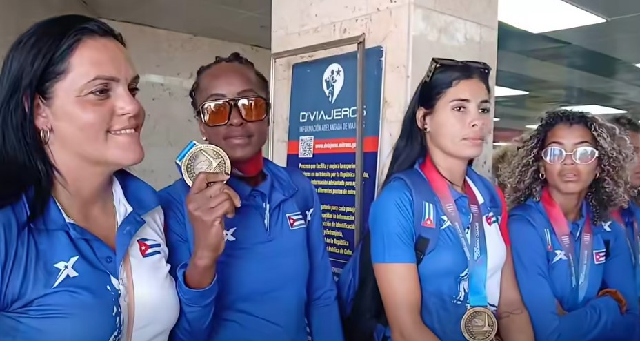 Las medallistas de hockey sobre césped de los Centroamericanos reciben 154 dólares de "estímulo"