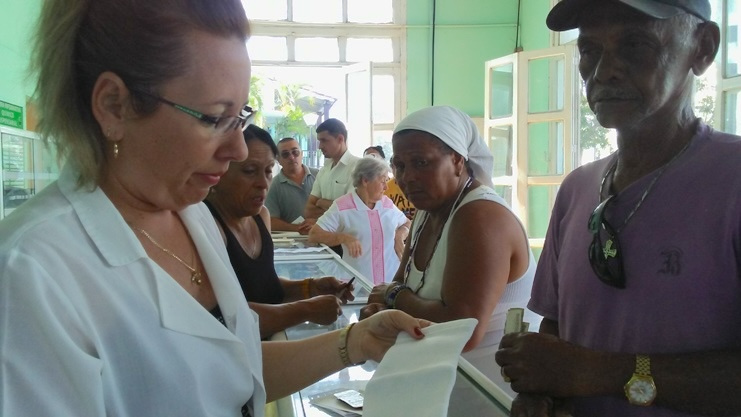 Pharmacies in Cienfuegos, without medications and without competent personnel