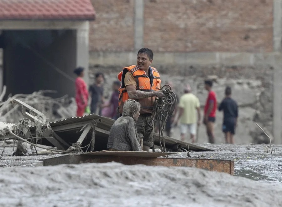 Nepal confirma 517 turistas extranjeros desaparecidos tras la riada, la mayoría indios