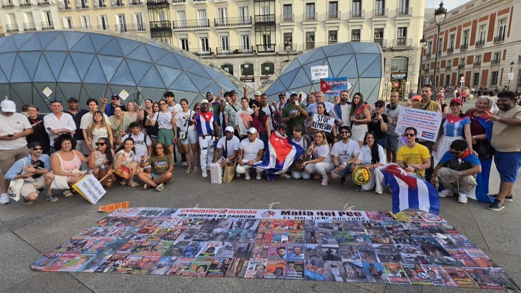El exilio cubano lleva el espíritu del 11J a la Puerta del Sol con un reclamo de libertad para Cuba