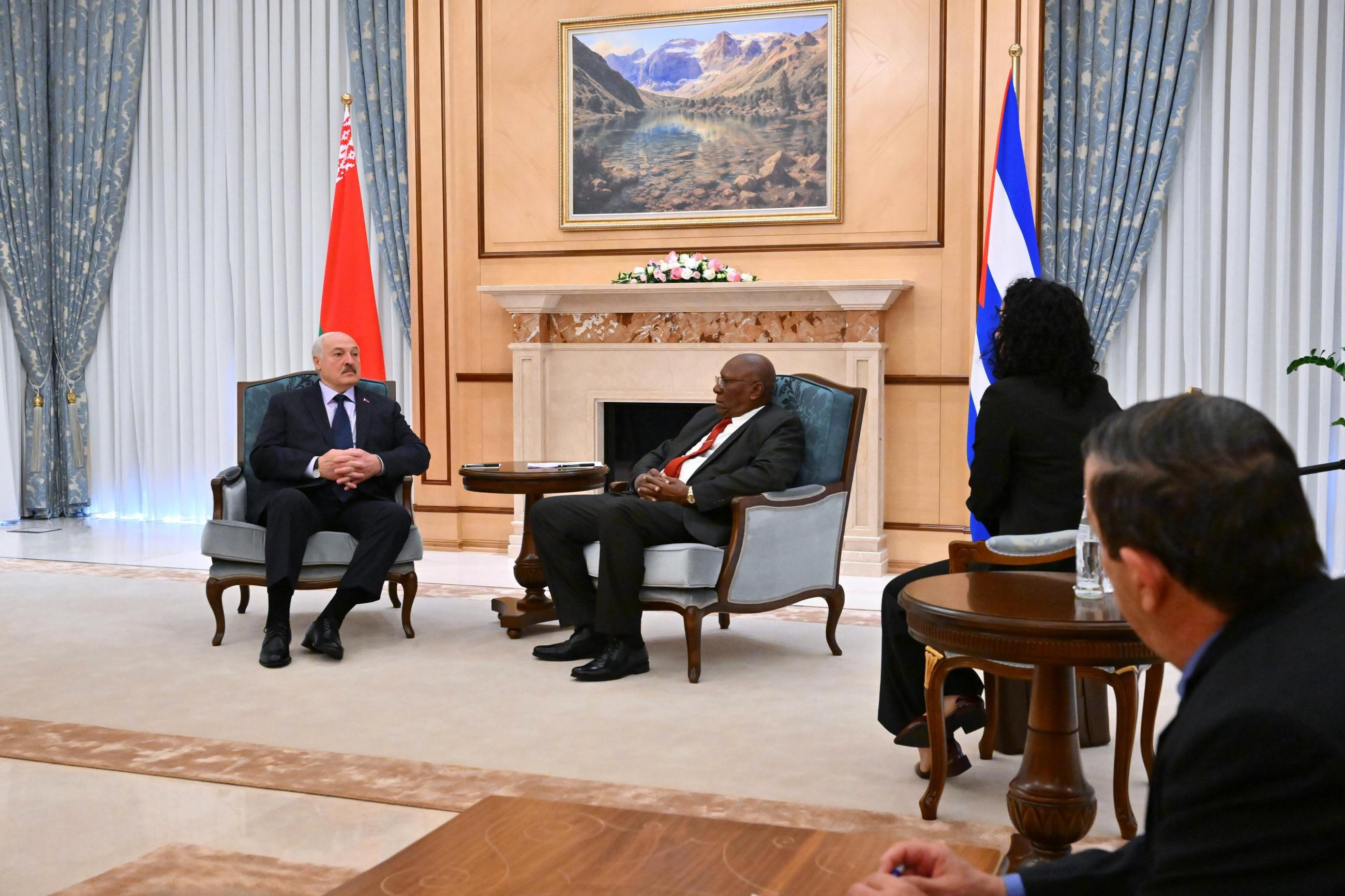 Lukashenko: "Estamos dispuestos a hacer todo lo posible por Cuba y todo lo que permita la situación"