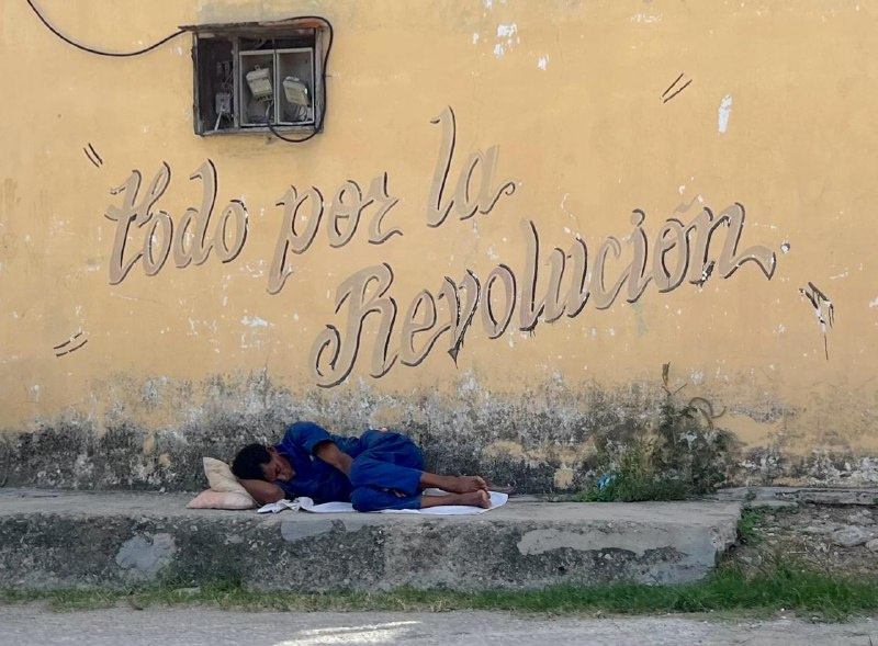 'Todo por la Revolución'