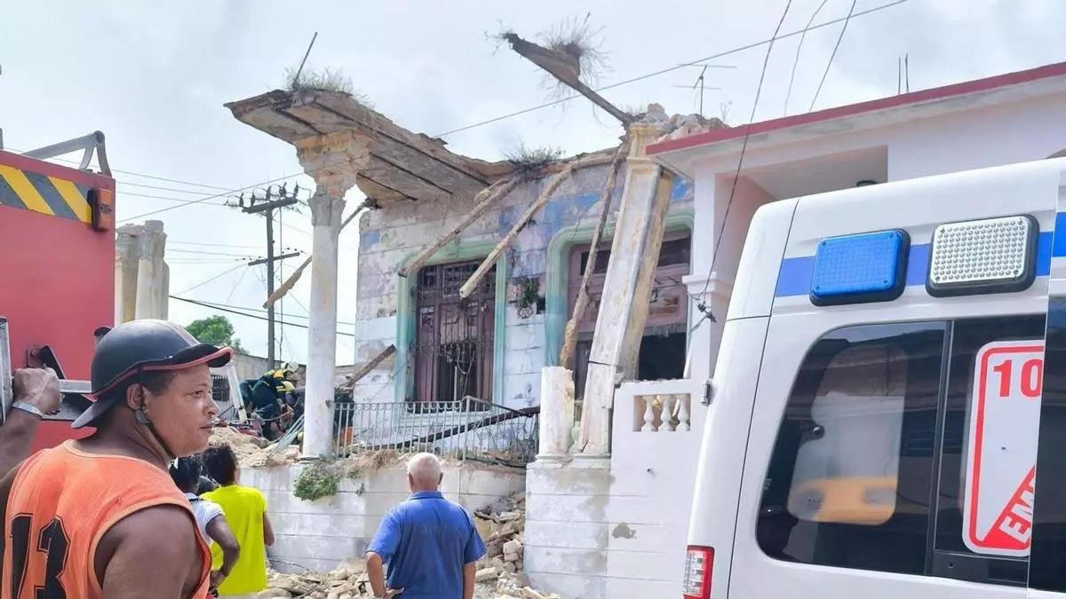 Dos personas mueren al derrumbarse el portal de su vivienda en Lawton